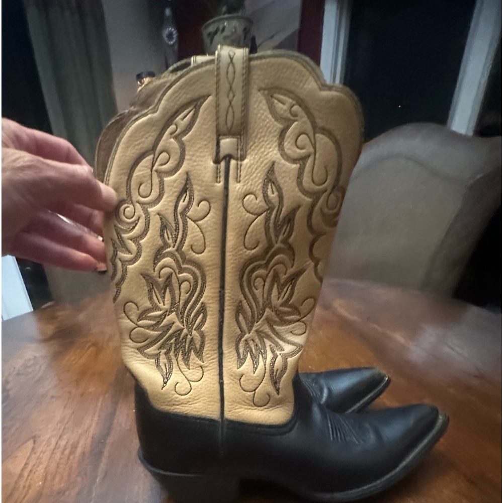 Women’s cowboy boots